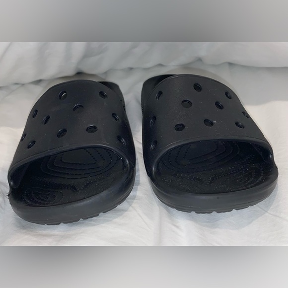 Iconic Comfort CROCS black sandals women’s size 8 men’s flip flops size 6 - Picture 13 of 13